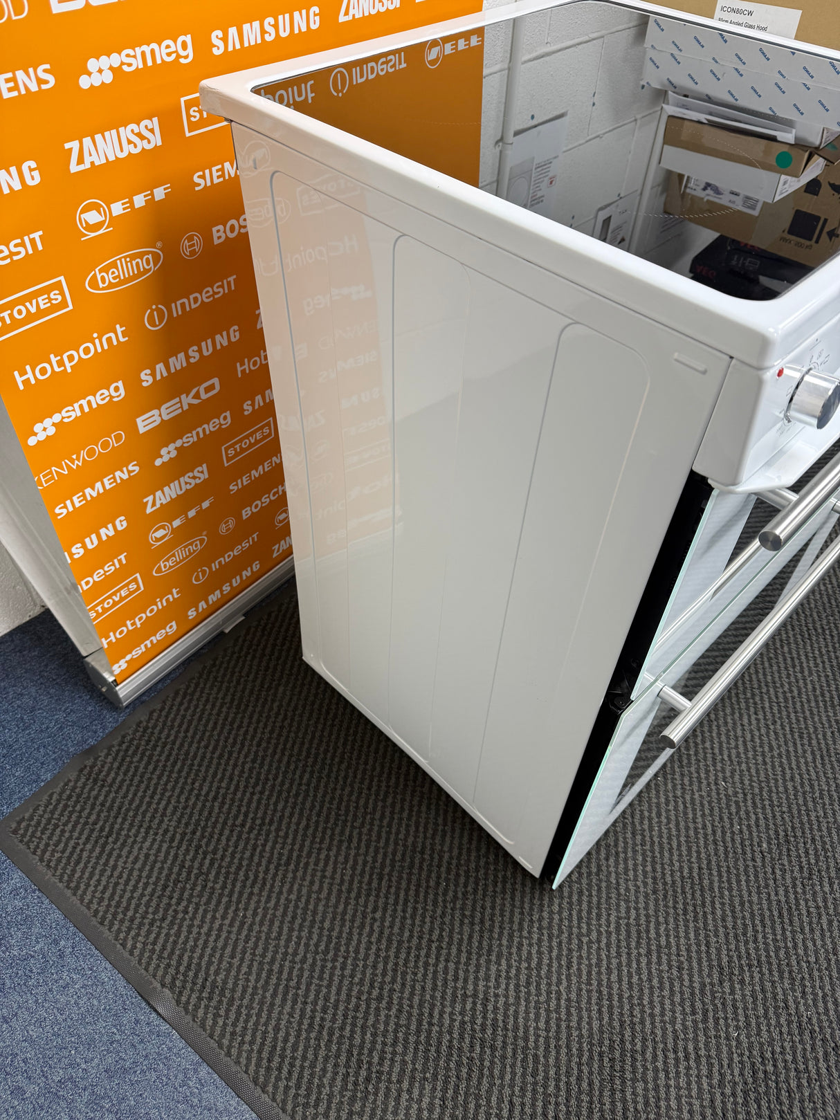 Hisense HDE3211BWUK 60cm Electric Cooker with Ceramic Hob in White EX Display HW182398