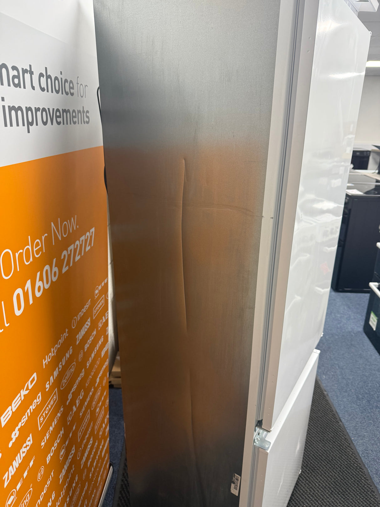 Hotpoint HTC18 T112 UK 70/30 (31) No Frost Integrated Fridge Freezer with Sliding Hinge - E Rated -GRADED BLEMISHED HW181976