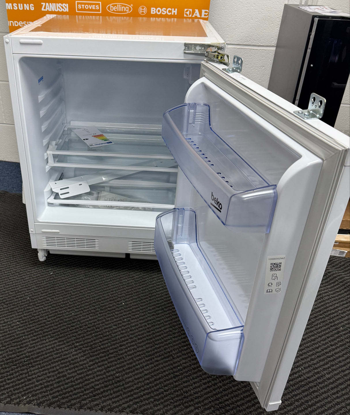 Beko BLS4682 (75) Integrated Undercounter 82cm Larder Fridge with Fixed Door Hinge - E Rated - (Tatty Box) - HW182475