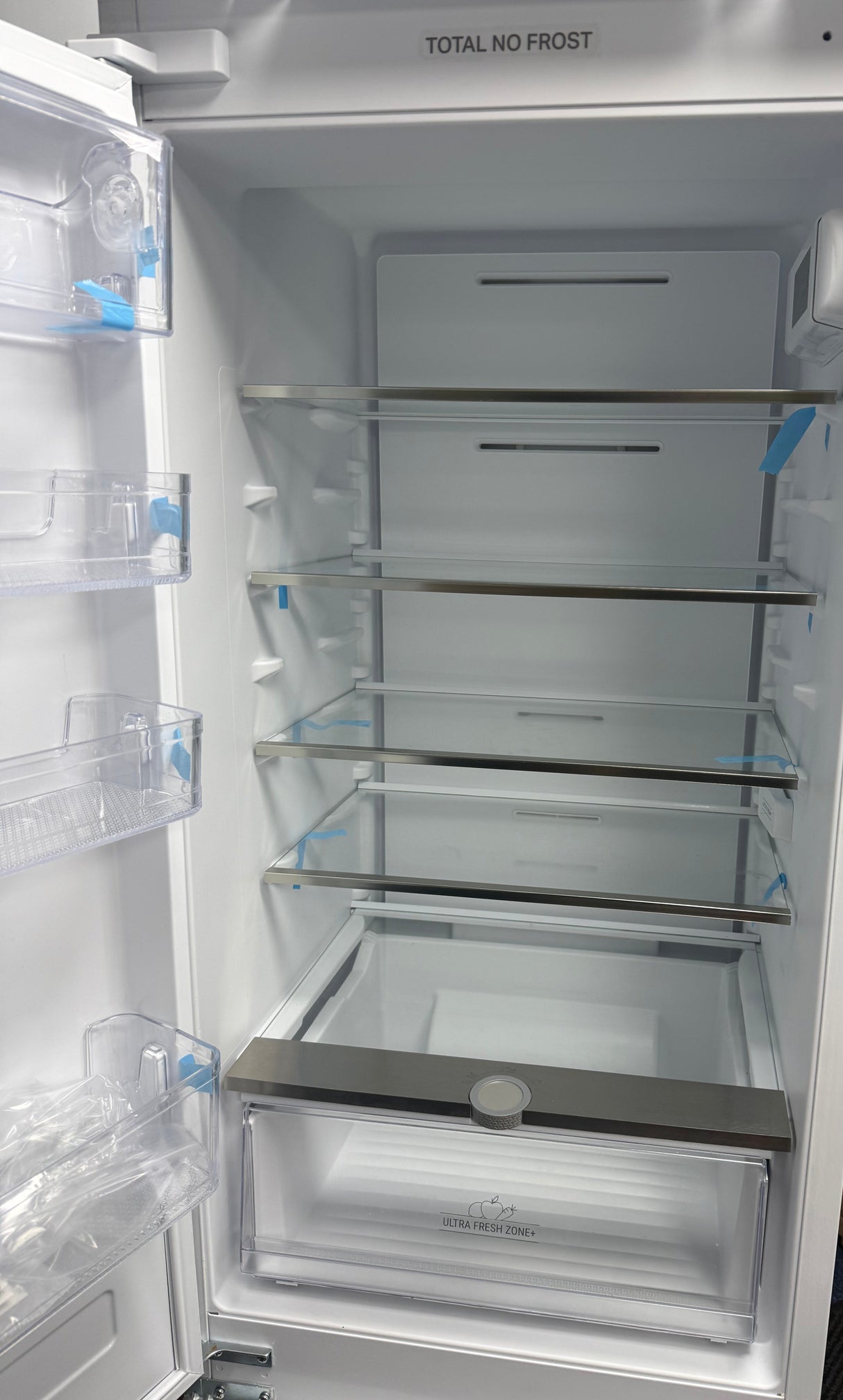 Hotpoint HTC18 T112 UK 70/30 (76) No Frost Integrated Fridge Freezer with Sliding Hinge - E Rated - (Graded Blemished) - HW181976