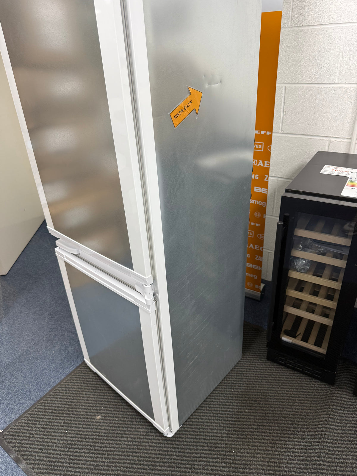 Beko BCFD4V73 (52) 70/30 Frost Free HarvestFresh™ Integrated Fridge Freezer with Sliding Hinge - E Rated - (GRADED DENTED ) - HW182864