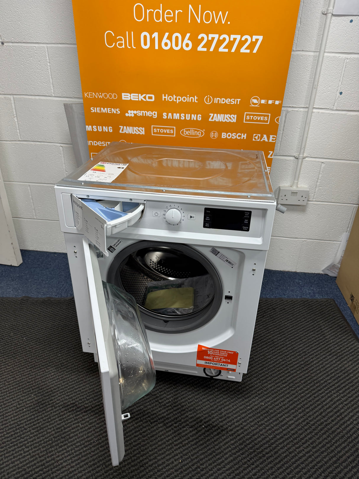 Hotpoint BI WMHG 91485 UK (88) 9KG 1400RPM Integrated Washing Machine - (Ex Display ) - HW182488