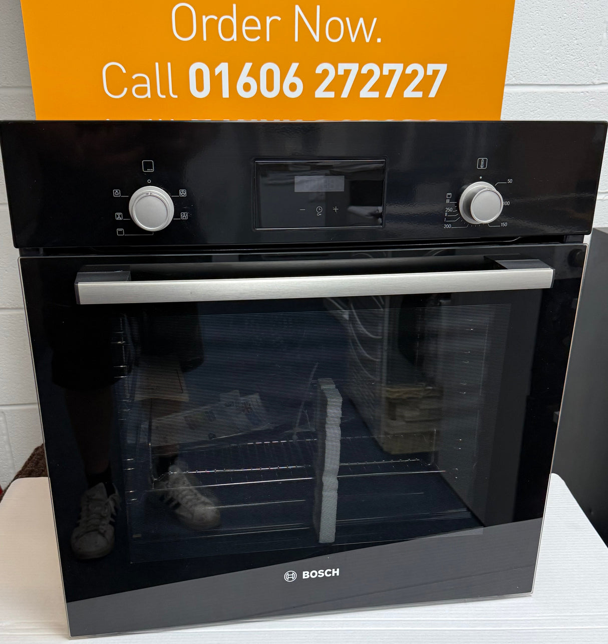 Bosch Series 2 HHF113BA0B (04) Built-In Electric Single Oven in Black with 13 Amp Plug - A Rated - (Ex Display) - HW182504