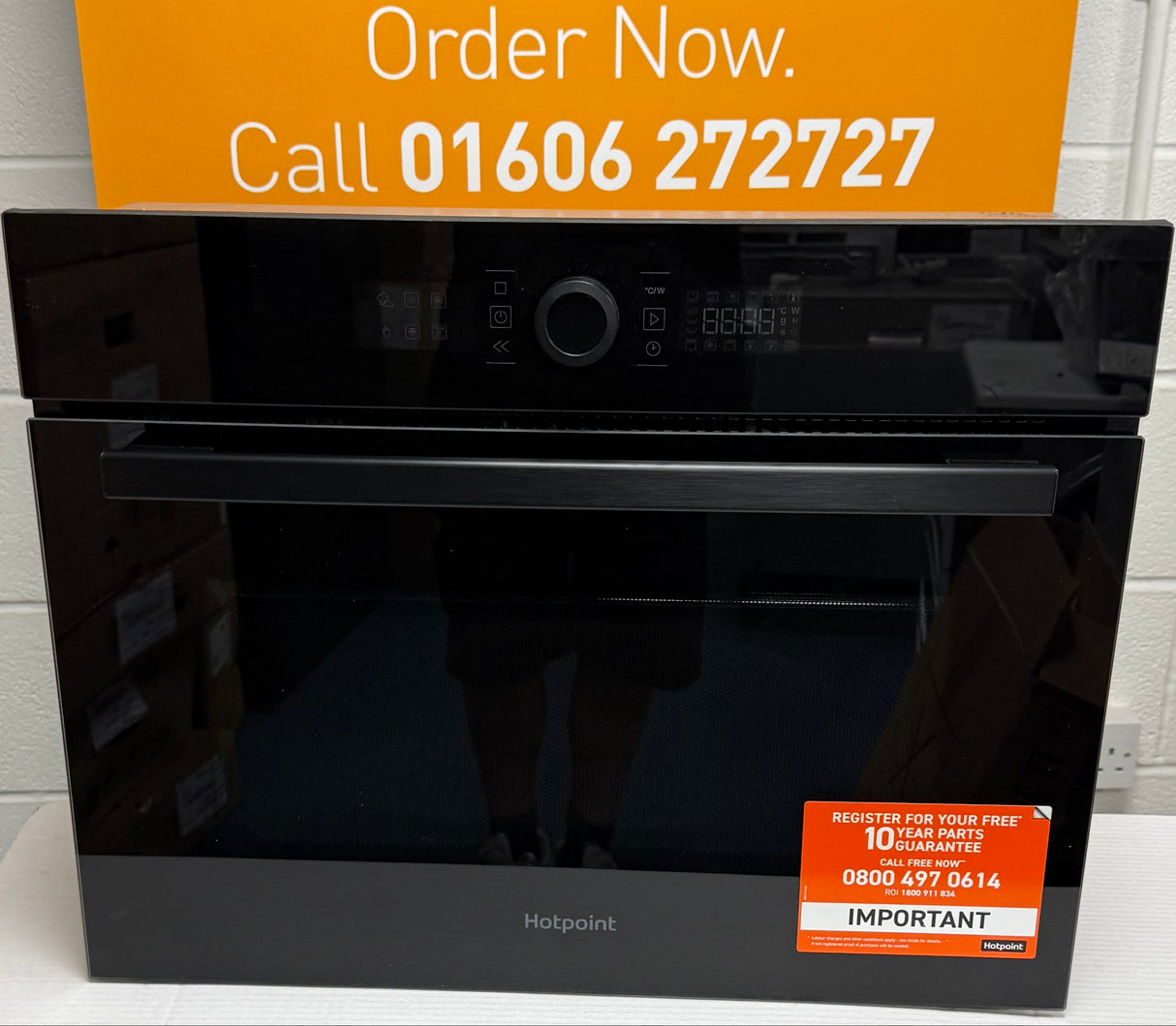 Hotpoint HMW47DHMBUK (41) 900w Built-in Microwave Oven with Grill in Black - (Ex Display) - HW182541
