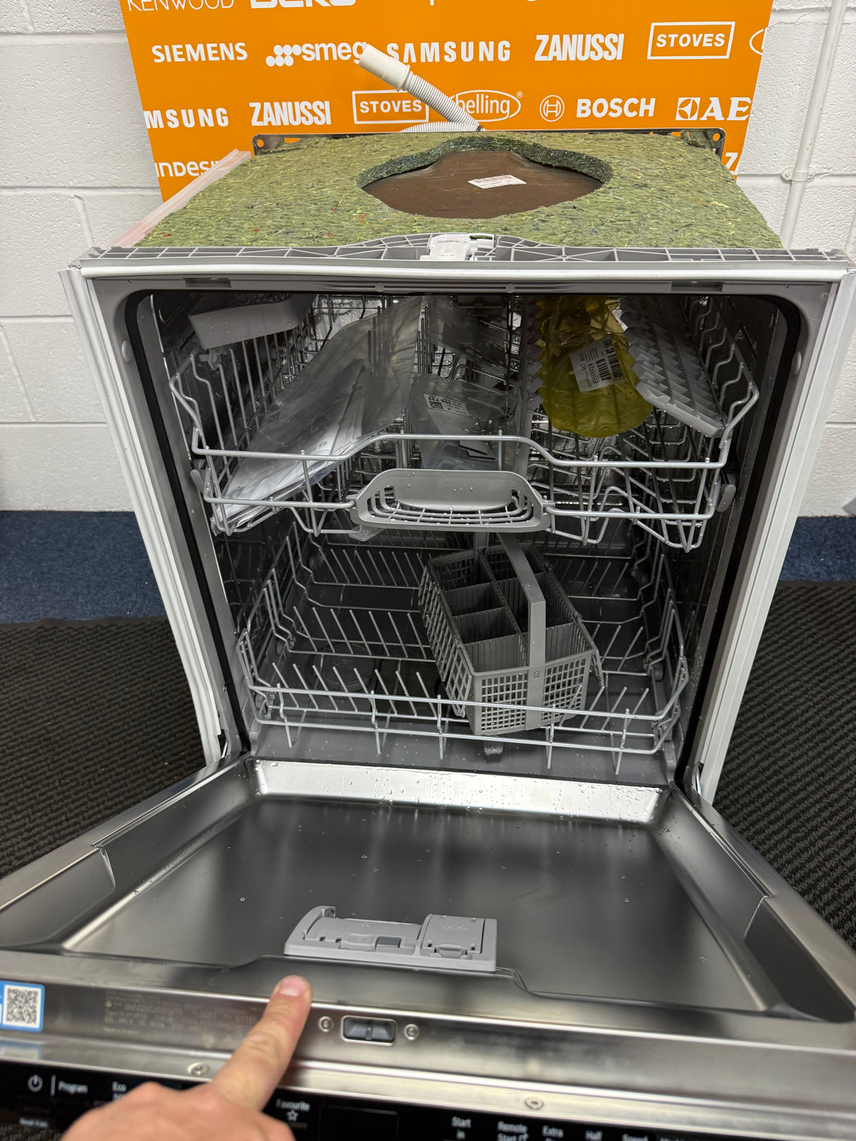 Bosch Series 2 SMV2HTX02G (28) 60cm Fully Integrated Dishwasher with Wi-Fi Enabled HomeConnect - D Rated - (Ex Display) - HW182428
