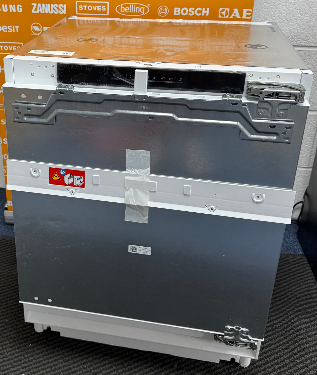 Bosch Series 4 KUR21VFE0G (27) 134 Litre Integrated Under Counter Fridge - E Rated - (Ex Display) - HW182527