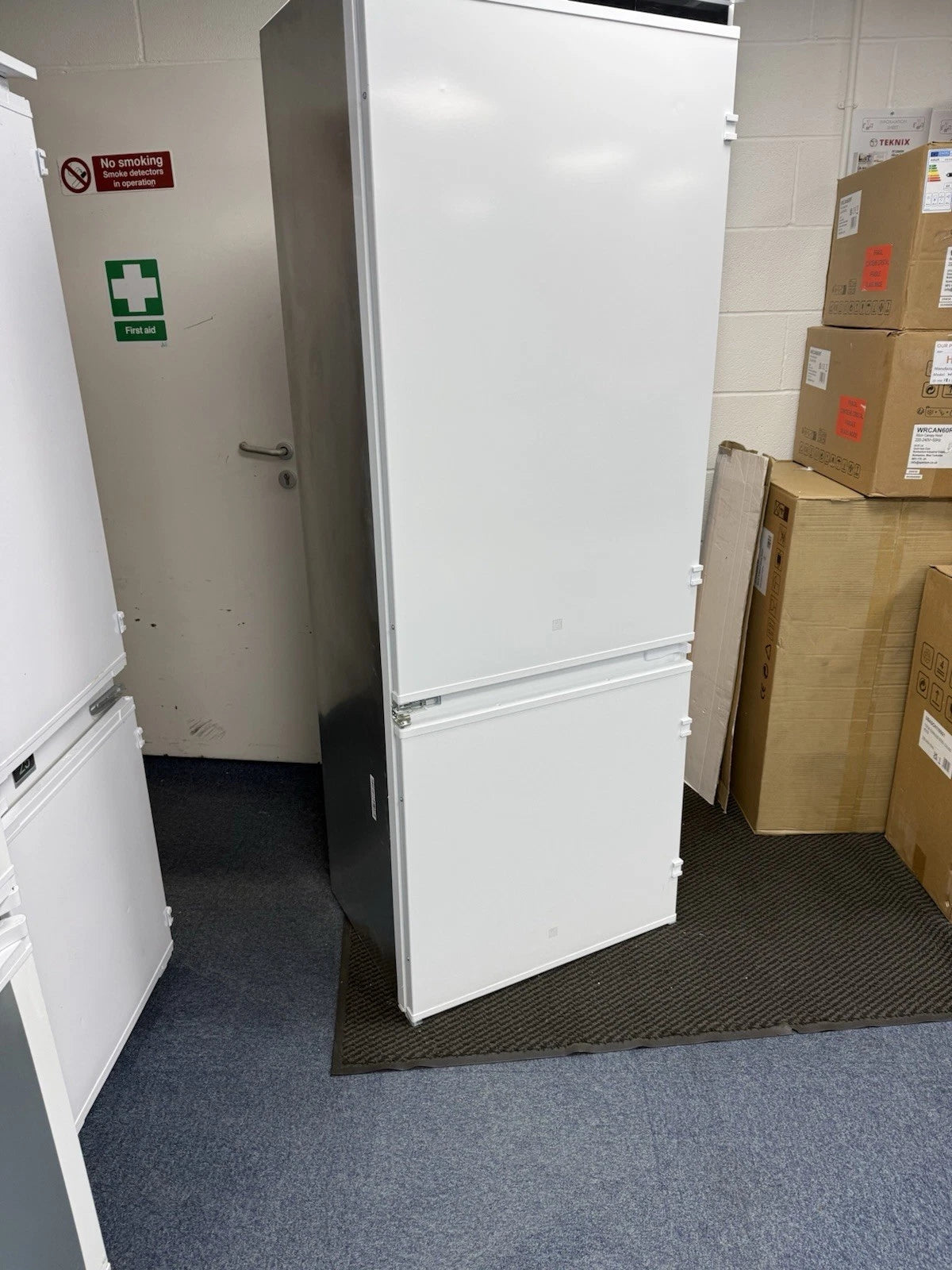 AEG 7000 NSC7G752ES 75cm x 190cm 70/30 Integrated Fridge Freezer with Sliding Door Hinge in White - E Rated - HW181903