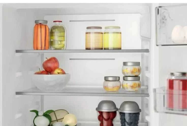 Hotpoint HTC18 T112 UK (84) 70/30 No Frost Integrated Fridge Freezer with Sliding Hinge - E Rated - (Graded Dented ) - HW182784