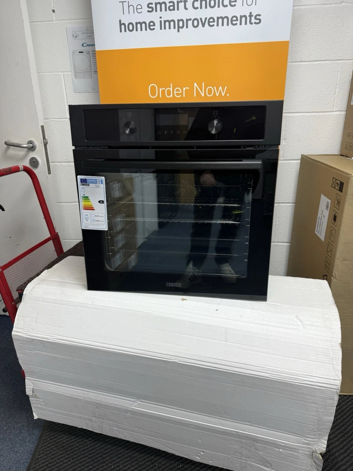 Zanussi ZOPNA7KN Built-in Electric Single Oven with Pyrolytic Self Cleaning and AirFry Function in Black - A+ Rated - (Blemished) - HW181827