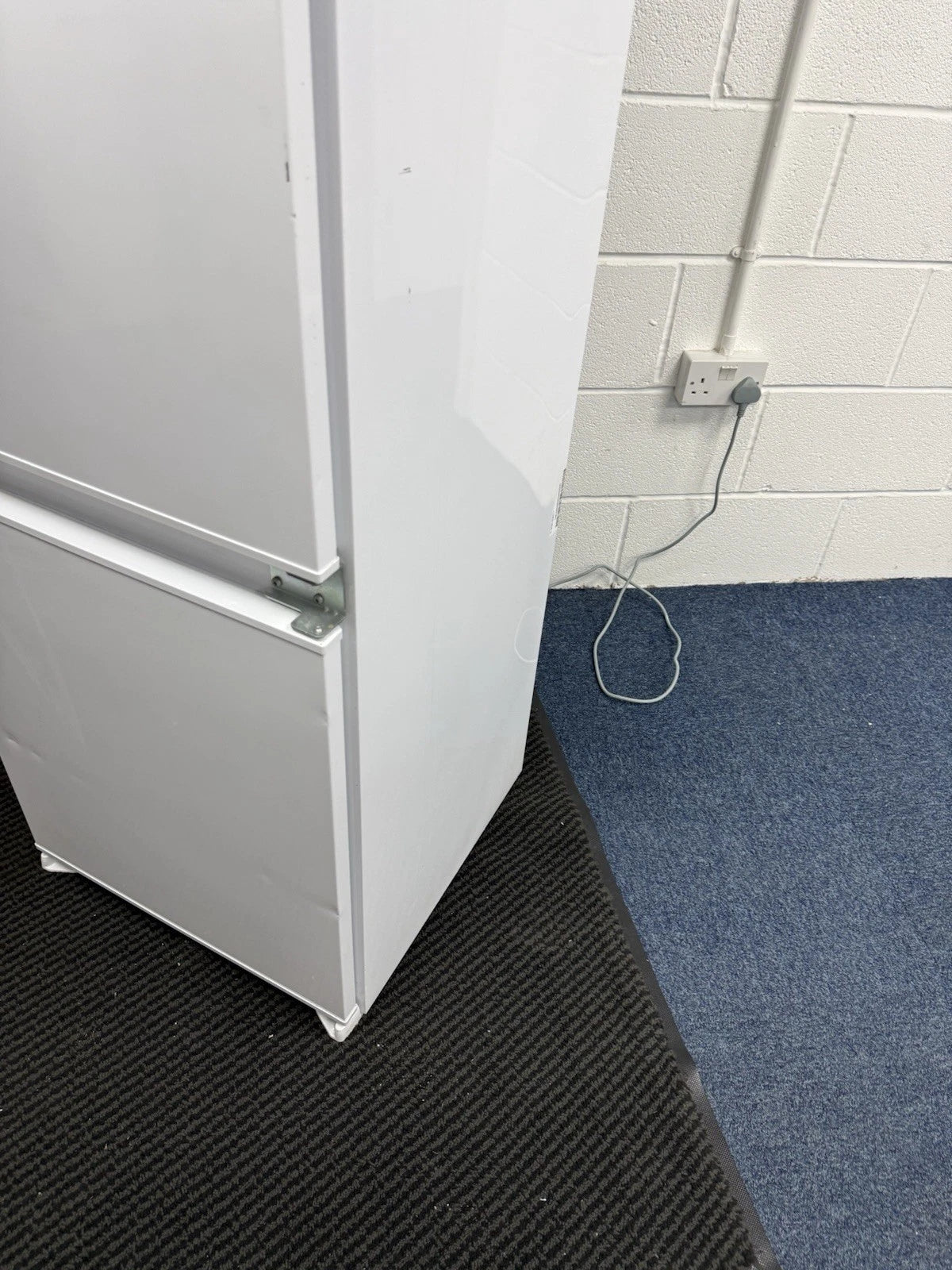 CDA CRI871/1 70/30 Integrated Frost Free Fridge Freezer - E Rated - (Blemished) - HW181848