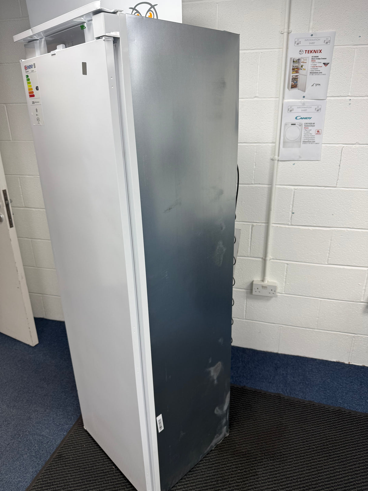Hotpoint HTSD18F013H1 (60) 209 Litre Tall Built-In Freezer with No Frost - E Rated GRADED DENTED- HW182606