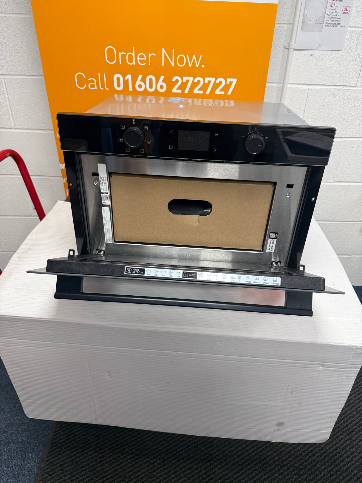 Hotpoint HPD 254CR BUK (86) 1000W 31 Litre Built-in Microwave and Grill in Black - (Ex Display) - HW182586