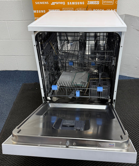 Hisense HS642D90WUK (00) 14 Place Settings Full-Size Freestanding Dishwasher in White - D Rated - (Graded) - HW182400