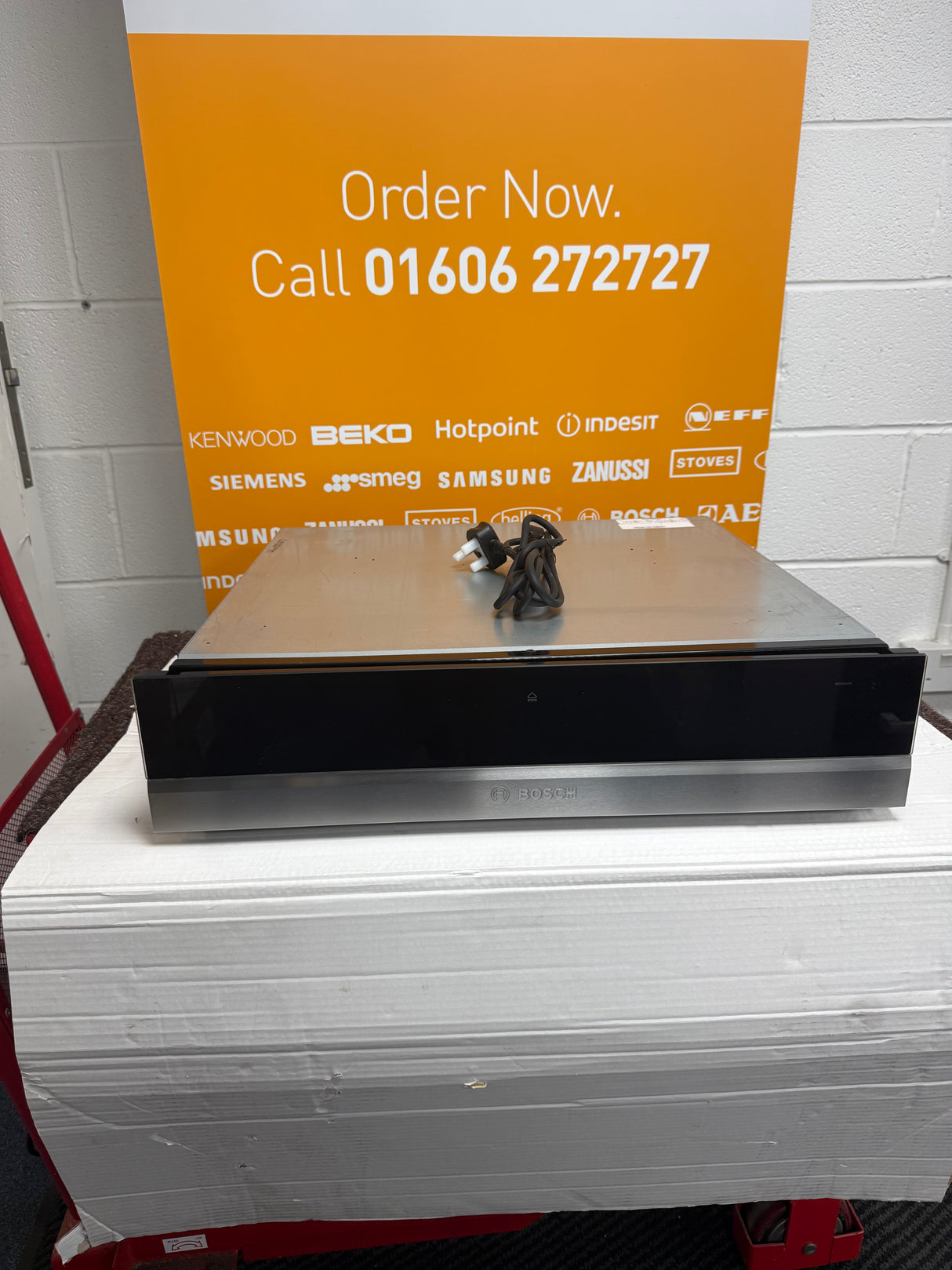Bosch BIC630NS1B (37) 14cm Warming Drawer in Black & Stainless Steel - (Ex Display) - HW182137