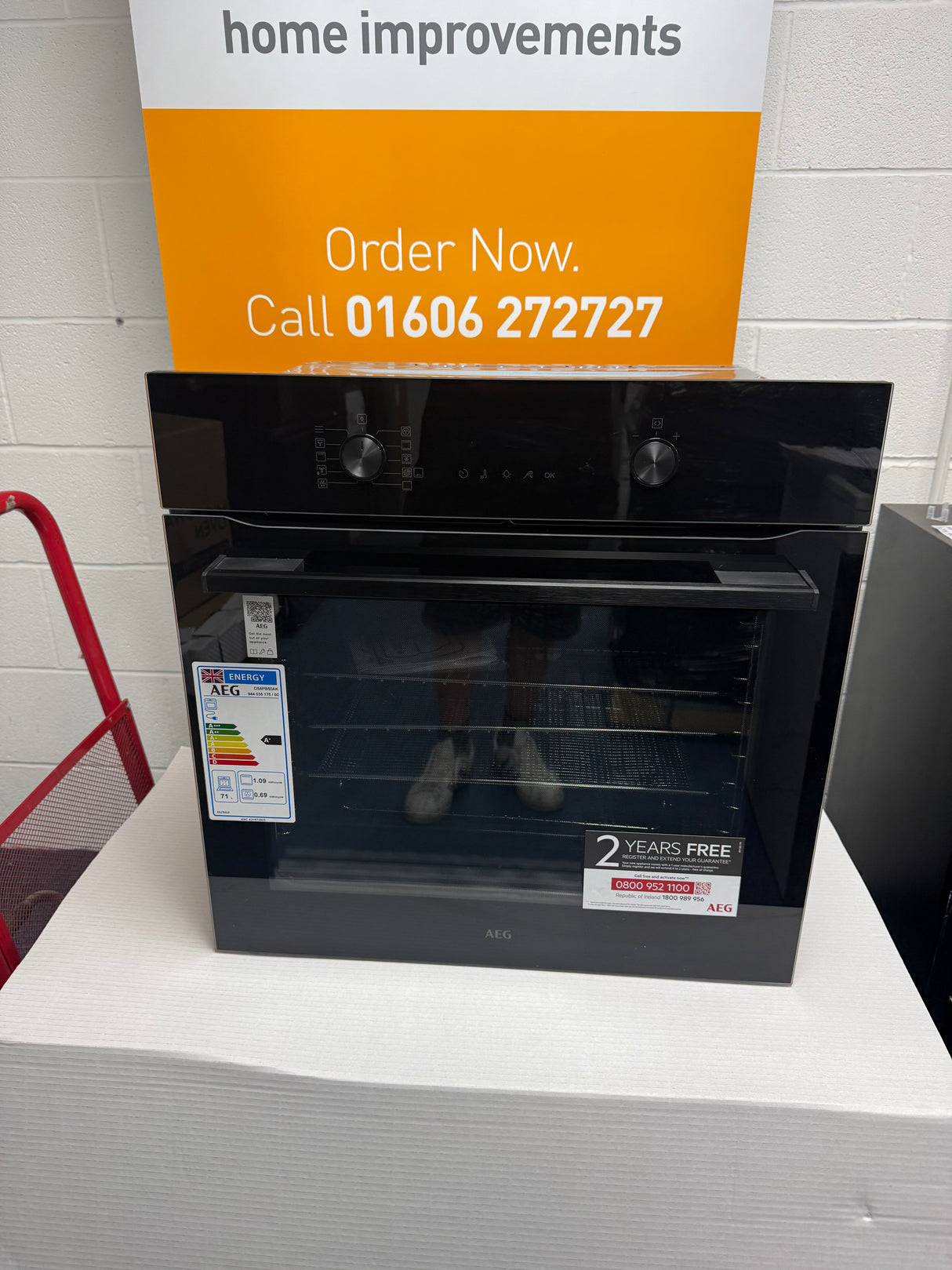 AEG 6000 Series OS6PB50AK (40) Built-in Electric Single Oven with Pyrolytic Self Cleaning in Black - A+ Rated - (Ex Display) - HW182440