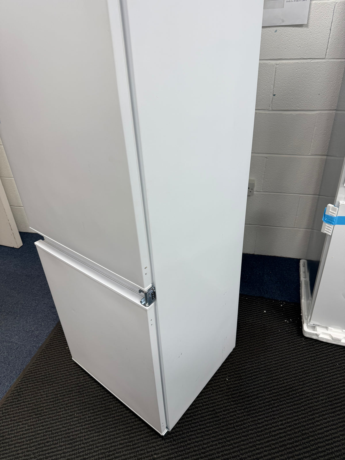 CDA FW727 (50) 70/30 Integrated Frost Free Fridge Freezer - E Rated - (Ex Display) - HW182750