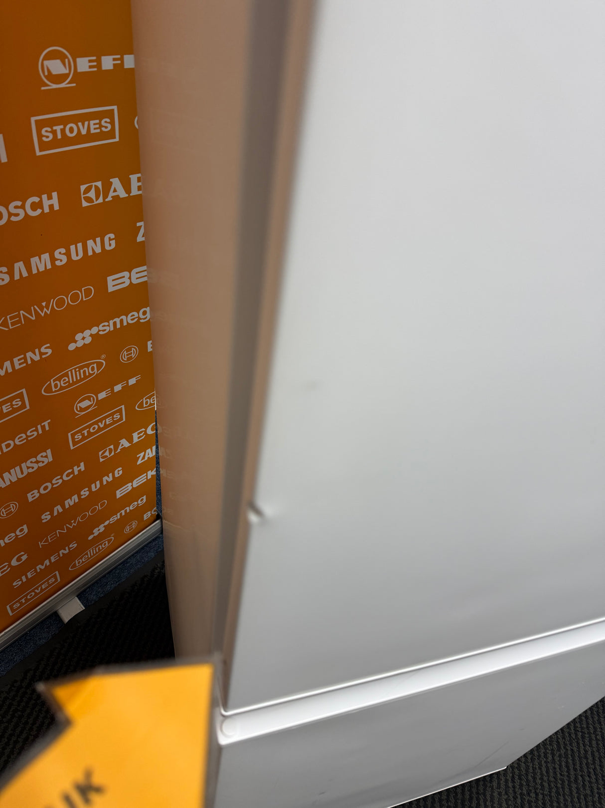 CDA FW727 (19) 70/30 Integrated Frost Free Fridge Freezer - E Rated - (Ex Display) - HW182719