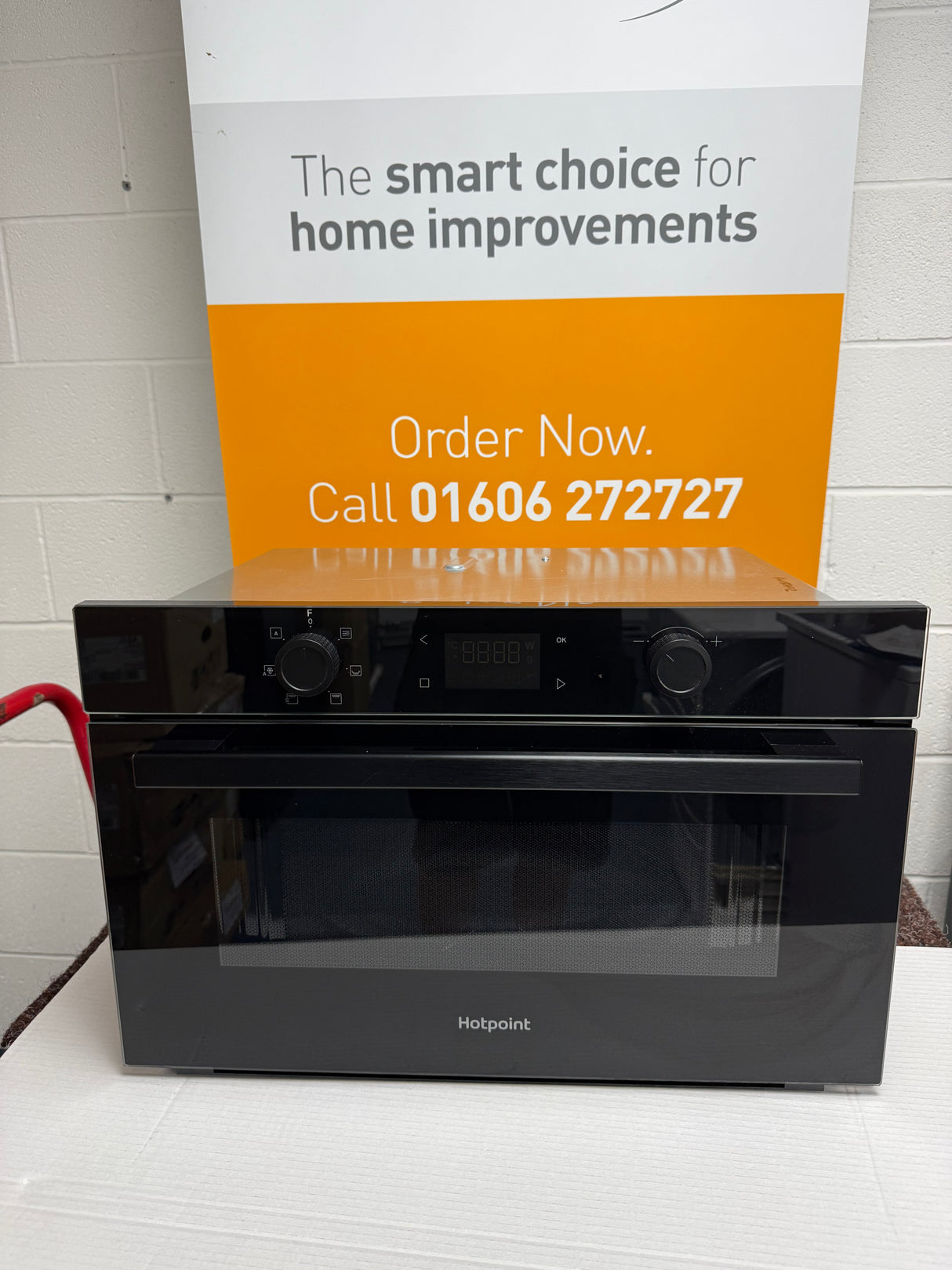 Hotpoint HPD 254CR BUK (92) 1000W 31 Litre Built-in Microwave and Grill in Black - (Blemished) - HW182492