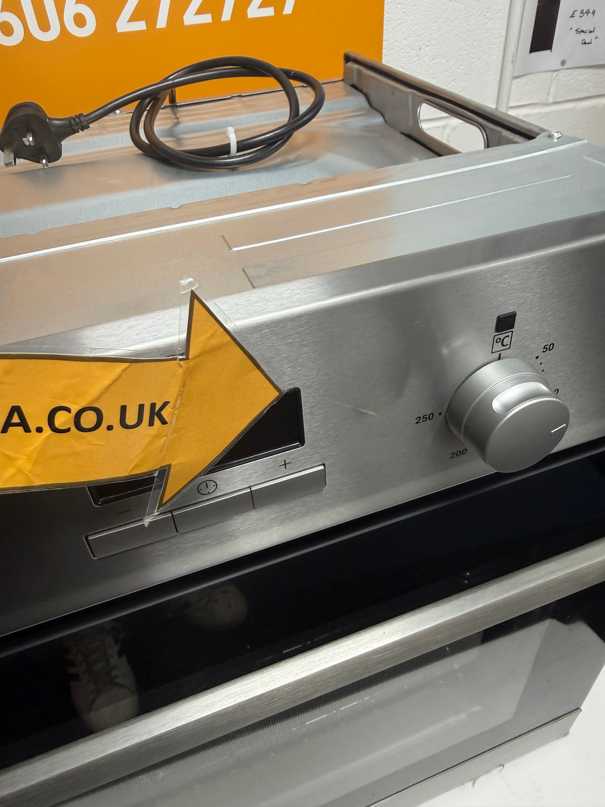 AEG BSX23101XM (36) 6000 Series SurroundCook Electric Single Oven - Stainless Steel - A Rated - 13 Amp Plug - (Blemished) - HW182336