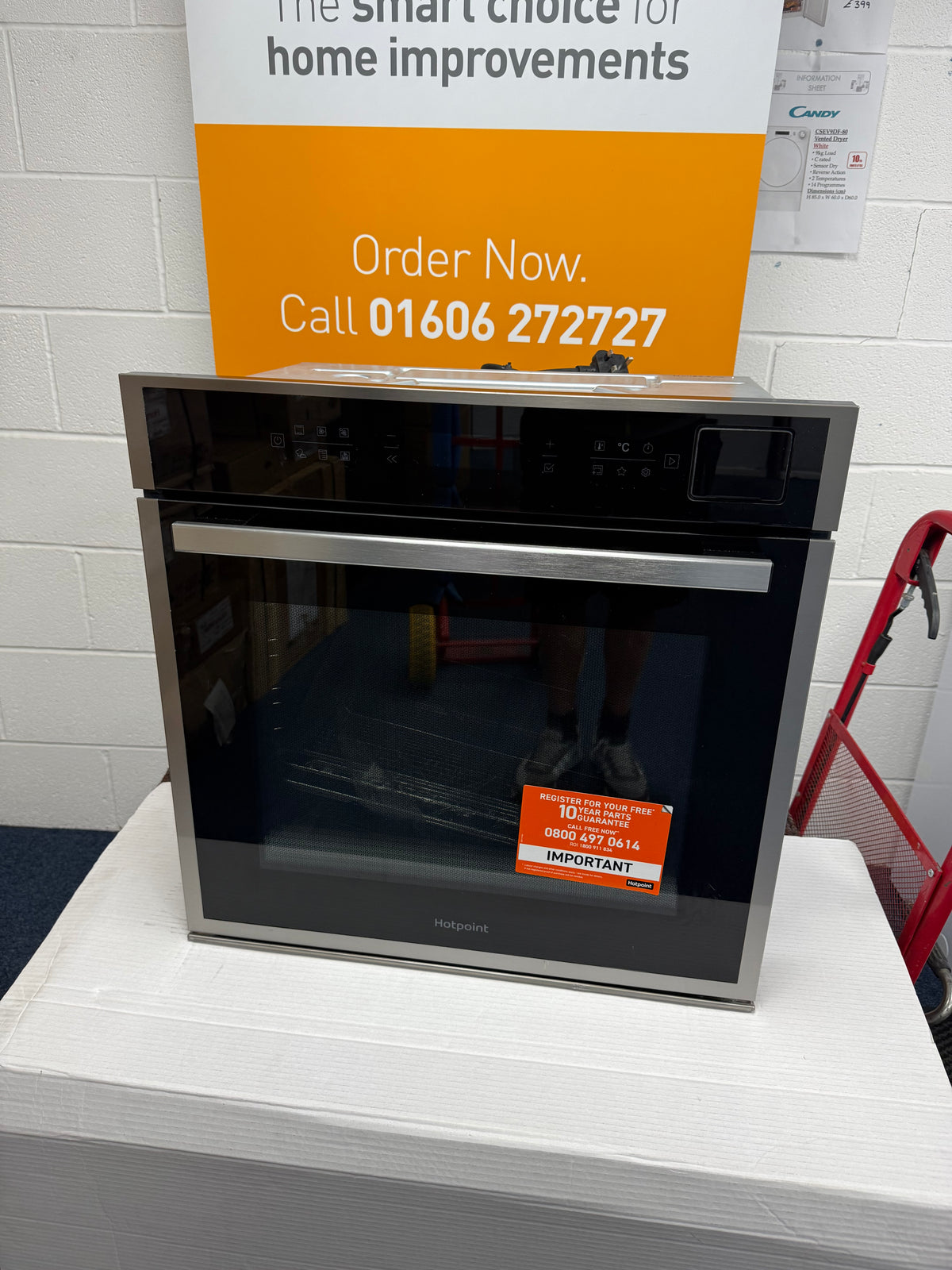 Hotpoint Class 6 HOI6A8PT1SXUK (45) Built in Single AirFry Oven with Pyrolytic Self Cleaning in Stainless Steel - (Ex Display Bemished) - HW182804