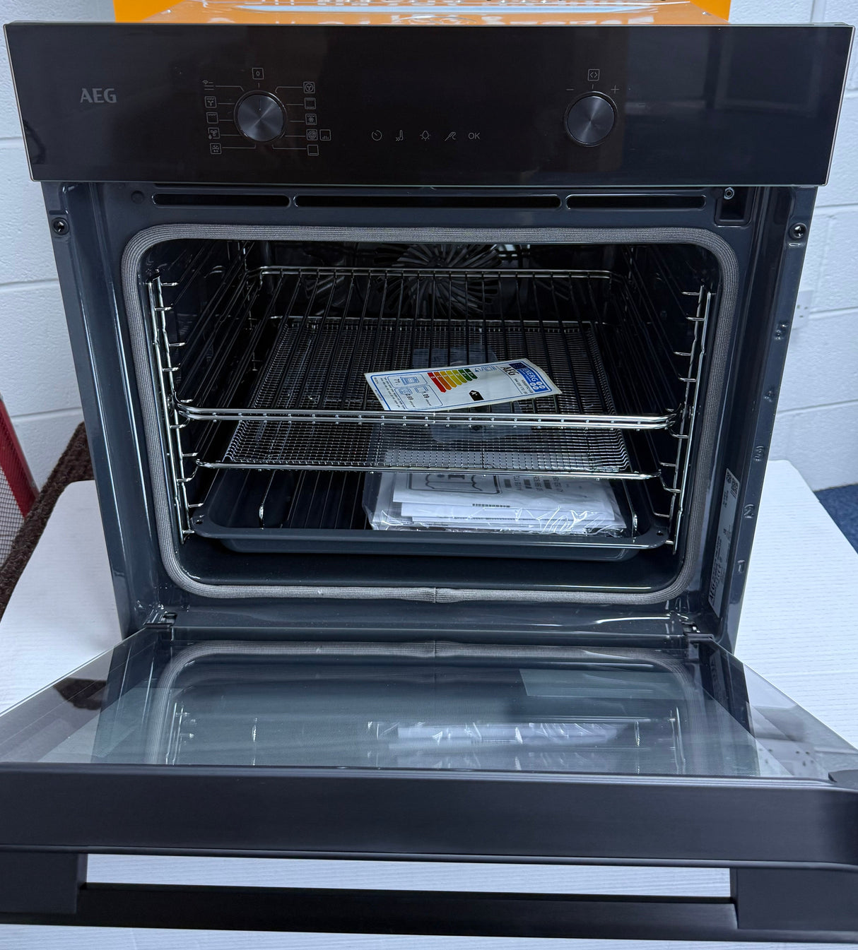 AEG NBS6P521AB (13) 6000 SenseCook® Built-in Electric Single Oven with Pyrolytic Self Cleaning in Black Glass - A+ Rated - (Ex Display) - HW182613