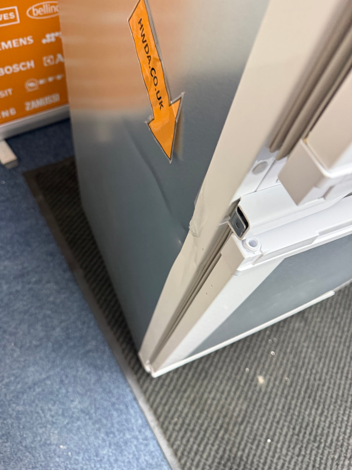 Beko BCFD4V73 (52) 70/30 Frost Free HarvestFresh™ Integrated Fridge Freezer with Sliding Hinge - E Rated - (GRADED DENTED ) - HW182864