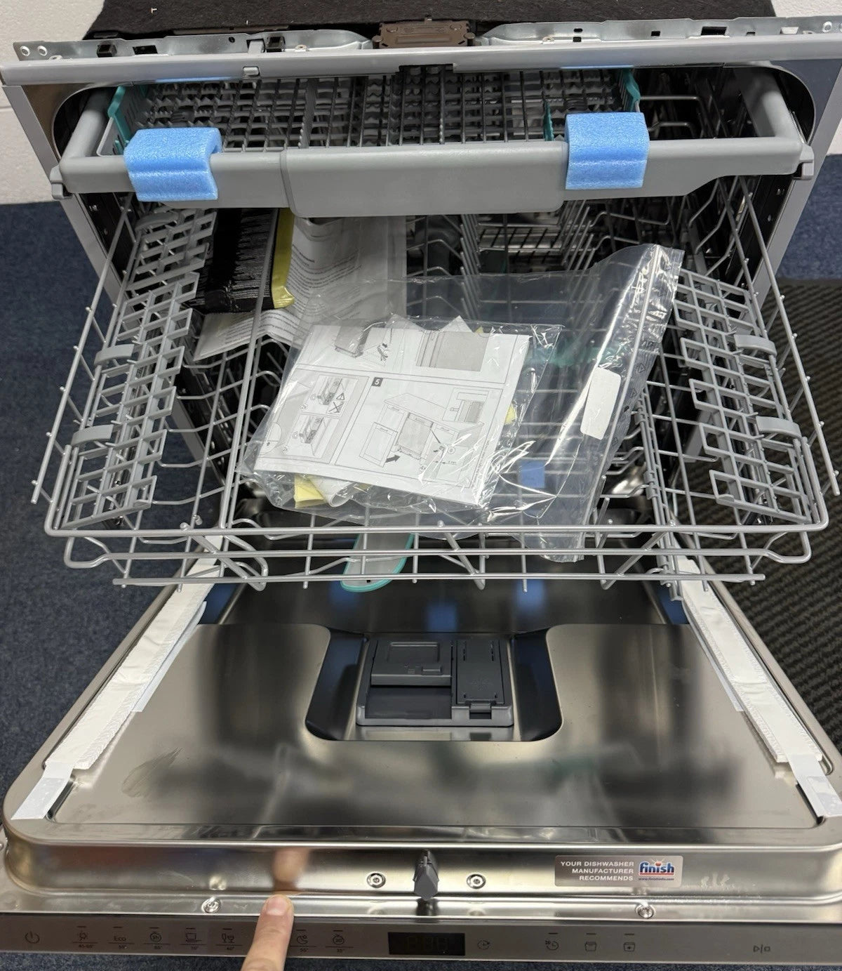 Hisense HV663A60UK (88) Full Size Integrated Dishwasher - 16 Place Settings - A Rated - (Ex Display) - HW182688