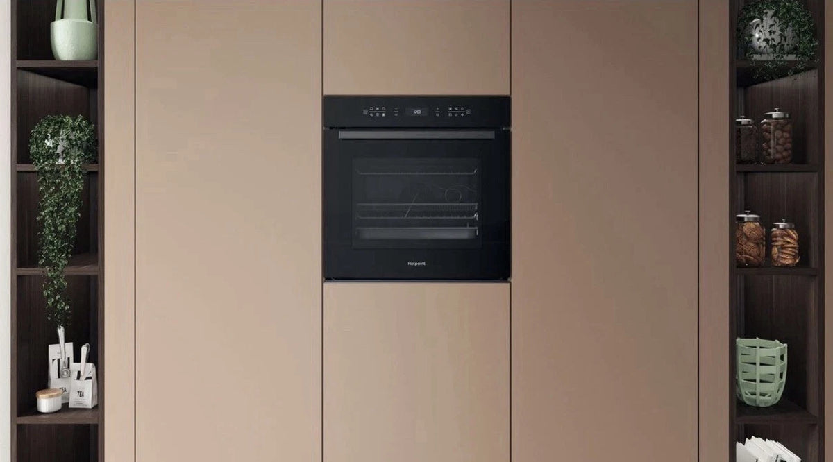 Hotpoint Class 6 HOI68PPT2SBUK (46) Built-In Single Oven with Pyrolytic Cleaning and AirFry Function in Black - A+ Rated - (Ex Display) - HW182746