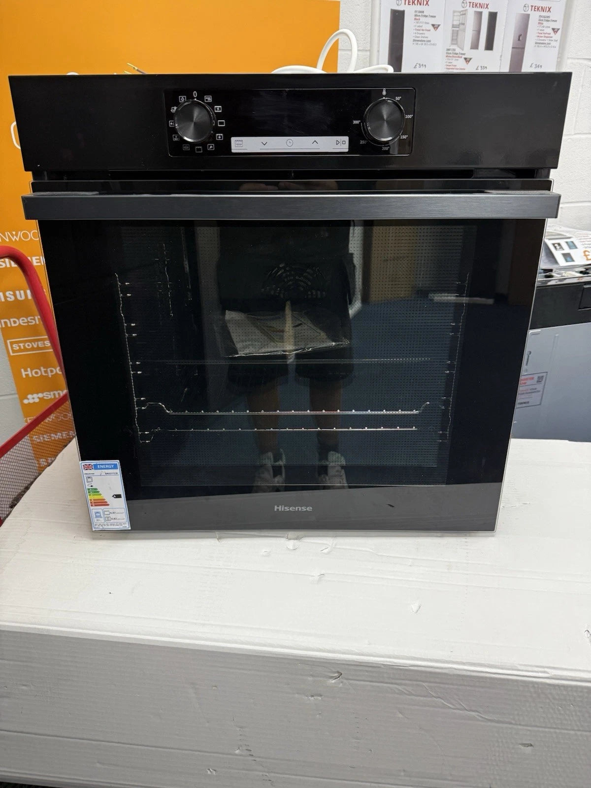 Hisense BI62211CB (40) Electric Single Oven in Black - A Rated - HW181540 shop photo front of the oven with door closed.