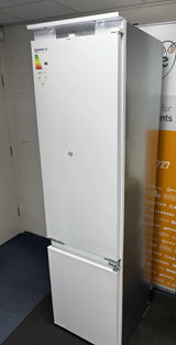 Hotpoint HTC20 T322 UK (77) 194cm Extra Tall 280L 70/30 Integrated No Frost Fridge Freezer - Sliding Door Hinge - E Rated - (Ex Display) - HW181977