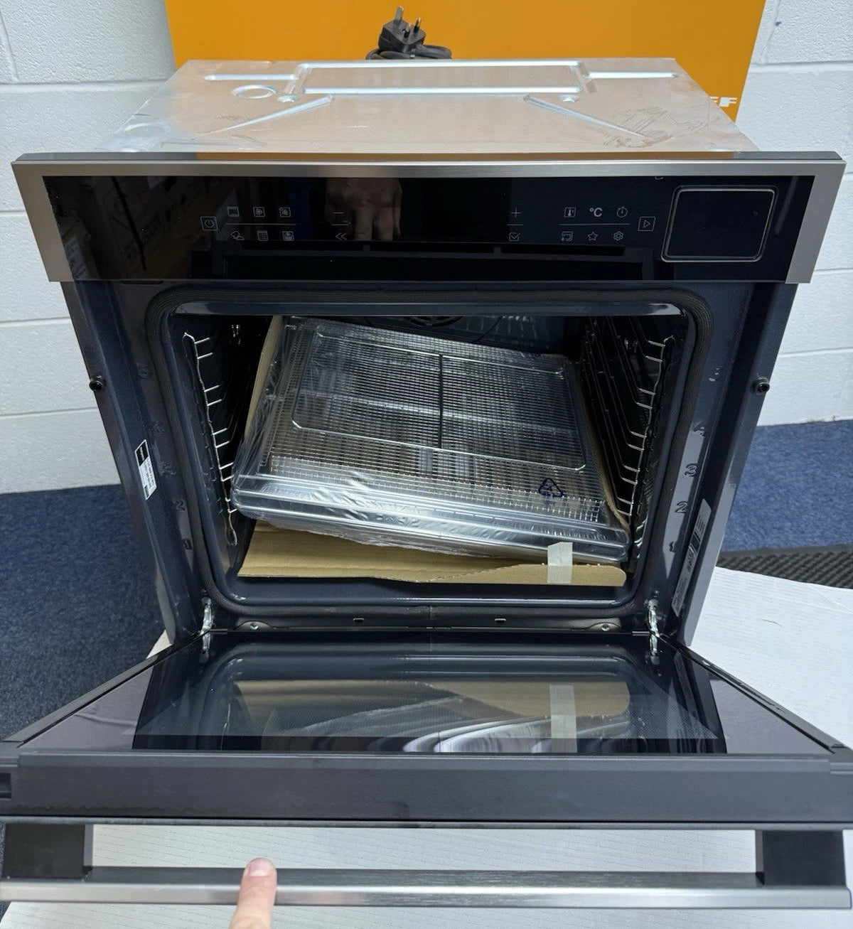 Hotpoint Class 6 HOI6A8PT1SXUK (45) Built in Single AirFry Oven with Pyrolytic Self Cleaning in Stainless Steel - (Ex Display Bemished) - HW182745