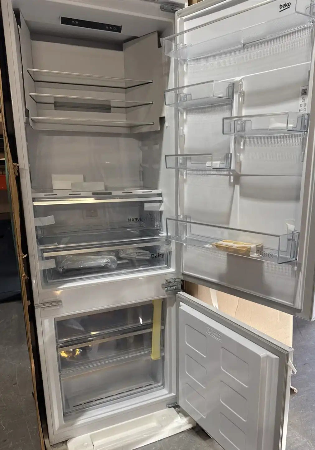 Beko BCNA47593V (76) XXL Oversized 70/30 Integrated Fridge Freezer 1940H x 690W x 555D with HarvestFresh™ - (Tatty Box) - HW182876