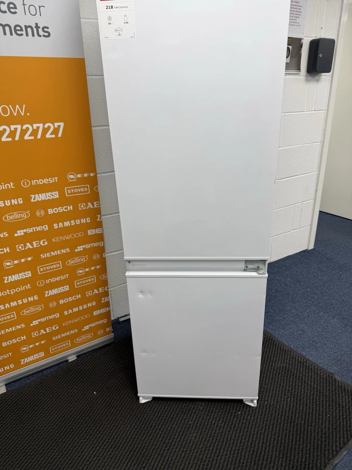 CDA CRI871/1 70/30 Integrated Frost Free Fridge Freezer - E Rated - (Blemished) - HW181848