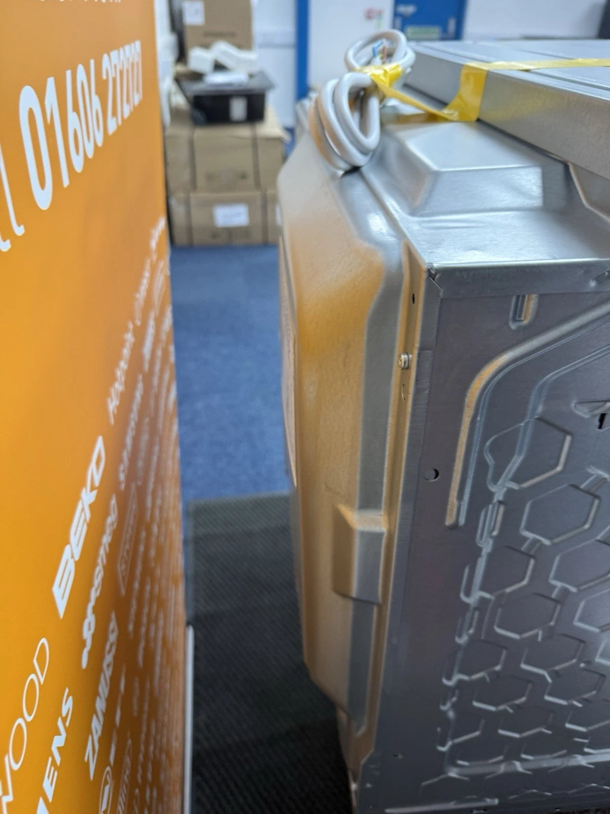 Bosch Series 4 HQA534BB3B Built In Electric Single Oven with added Steam Function in Black - A+ Rated - (Ex Display) - HW181973