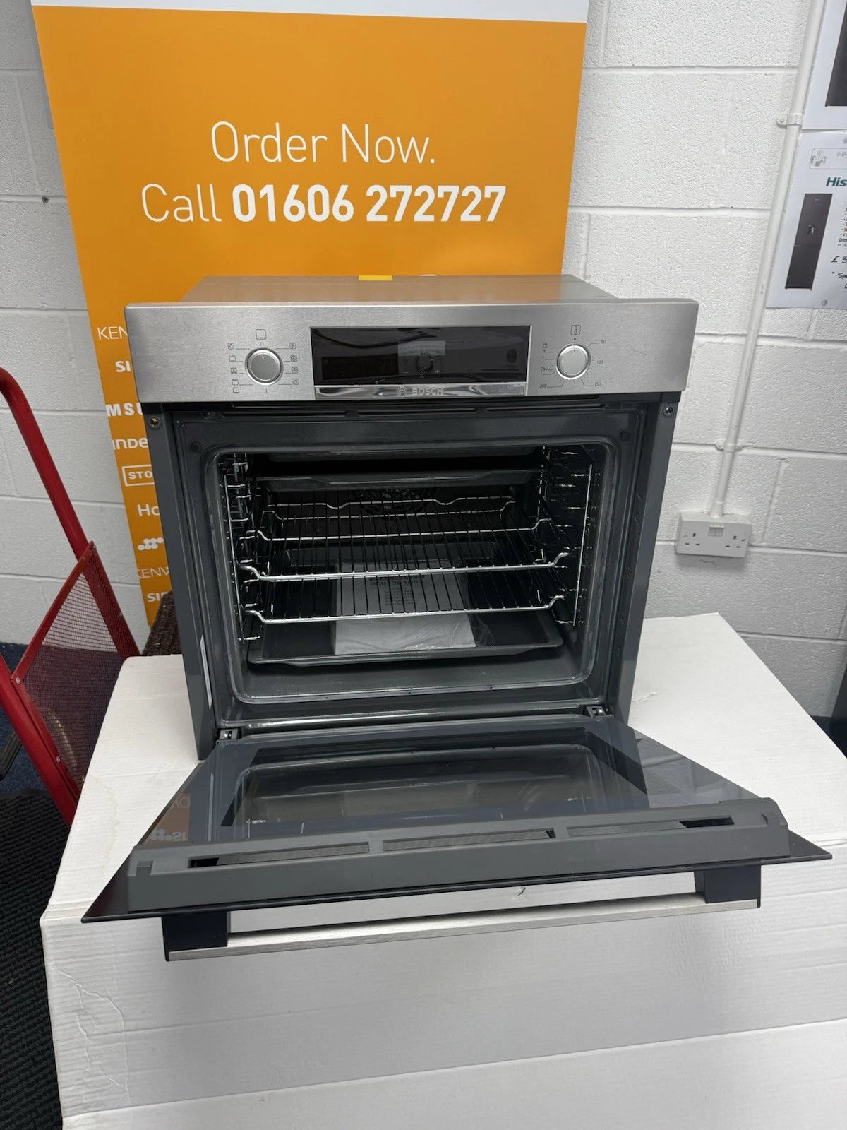 Bosch Series 4 HBS534BS0B (33) Built-In Electric Single Oven in Stainless Steel - A Rated - (Ex Display) - HW181933