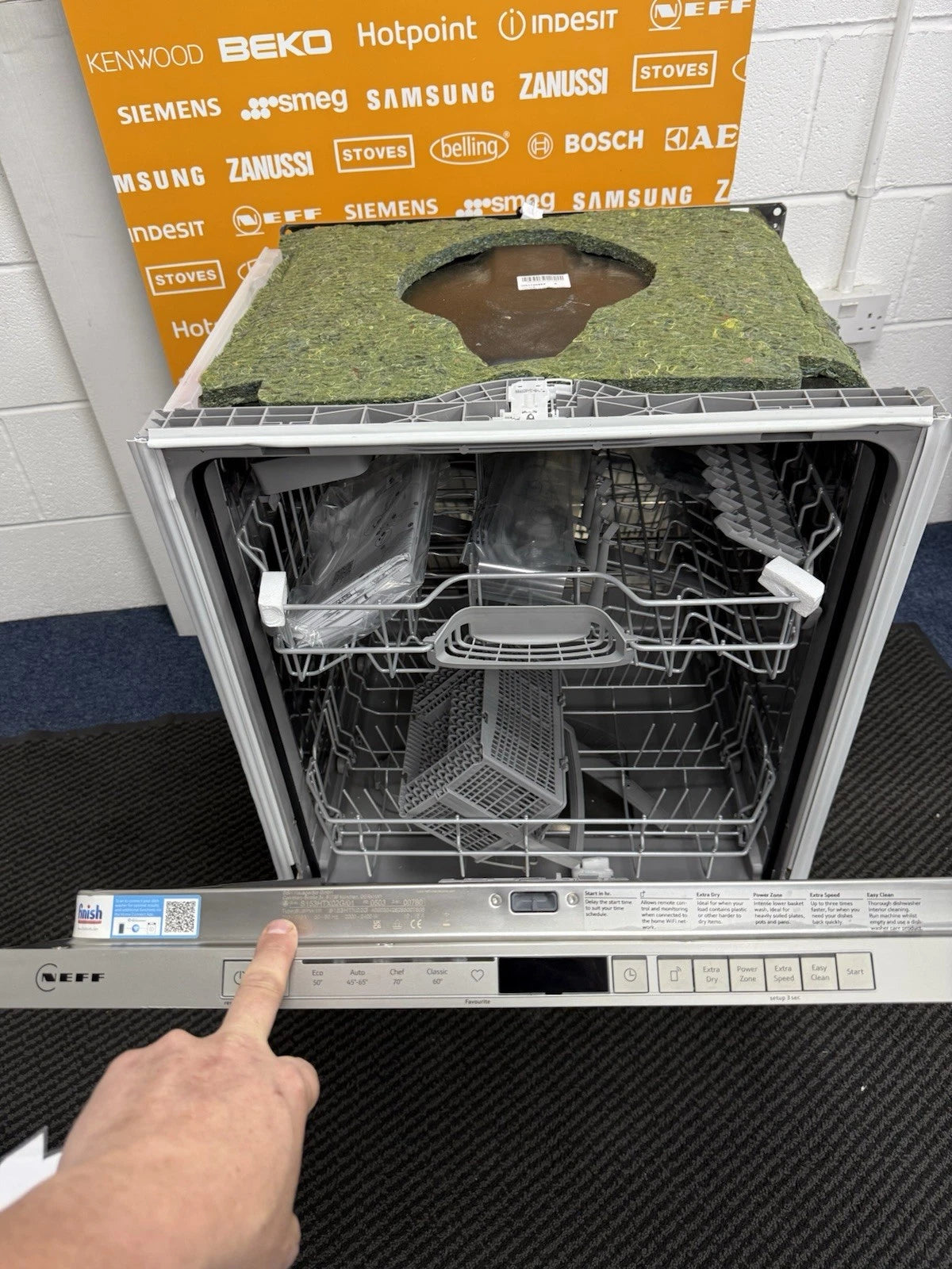 Neff N30 S153HTX02G (30) Wi-Fi Enabled Full Size Integrated Dishwasher Ex display - HW182526